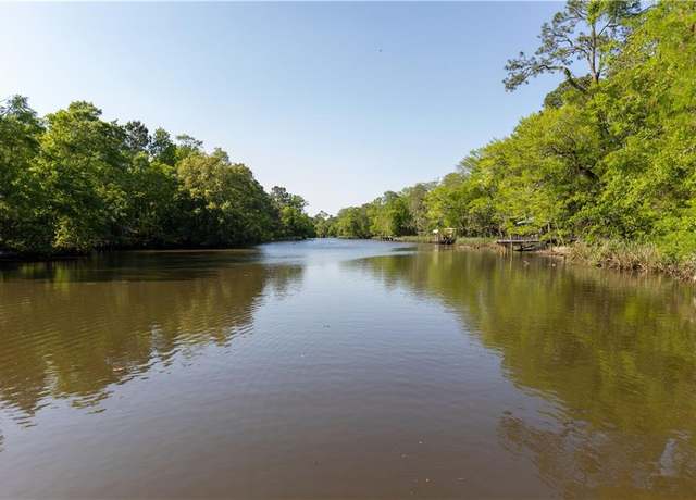 Property at 1620 Martin Dr W, Mobile, AL 36605
