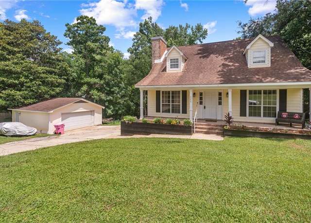 Property at 8255 Twin Lakes Dr, Mobile, AL 36695, 4 beds, 2 baths