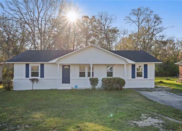 Property at 911 Stuart Dr W, Mobile, AL 36605, 4 beds, 1 bath