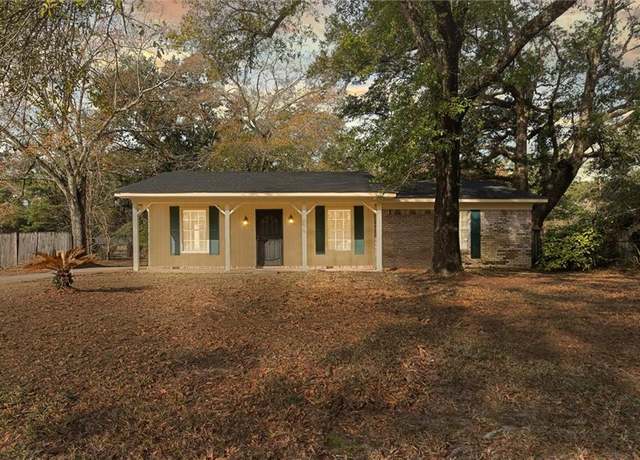 Property at 2009 Holleman Dr, Mobile, AL 36618, 4 beds, 2.5 baths