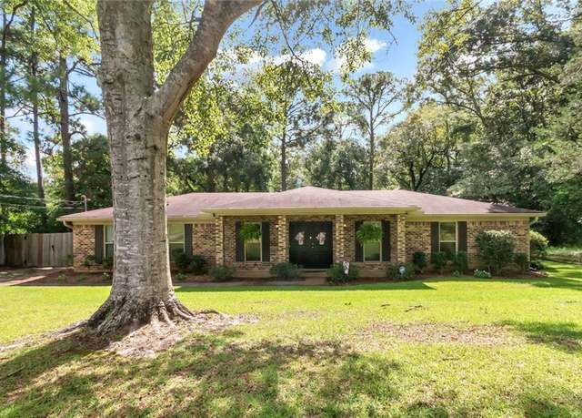 Property at 2605 Venaro Ct, Mobile, AL 36693, 3 beds, 2 baths