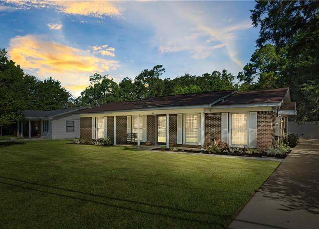 Property at 304 3rd Ave, Saraland, AL 36571, 3 beds, 2 baths
