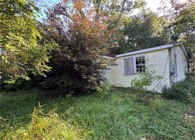 Property at 729 Jemison St, Mobile, AL 36606, 2 beds, 1 bath