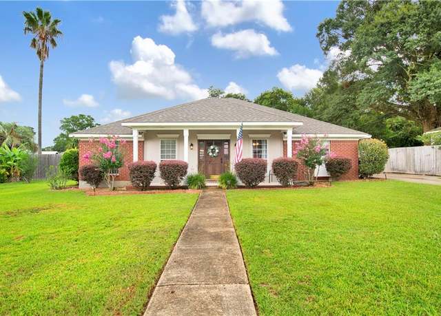 Property at 127 Robbins Blvd, Daphne, AL 36526, 3 beds, 2 baths