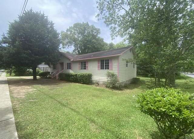Property at 351 Lincoln Blvd, Mobile, AL 36608, 3 beds, 2 baths