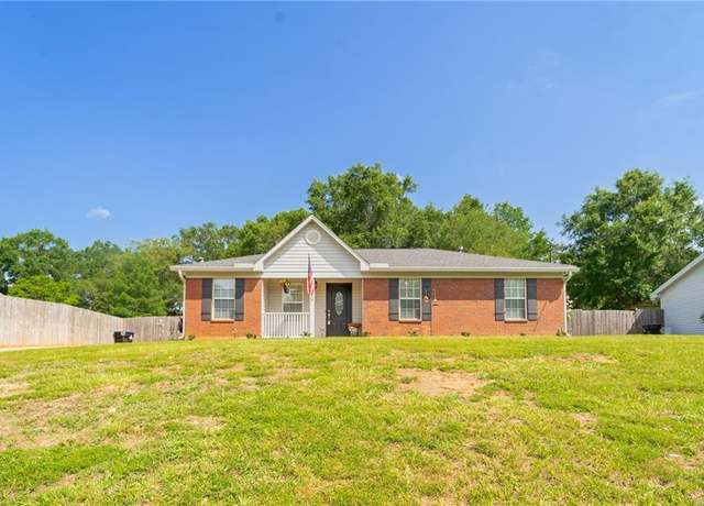 Property at 3128 Scarlett Oak Dr, Mobile, AL 36608, 3 beds, 2 baths