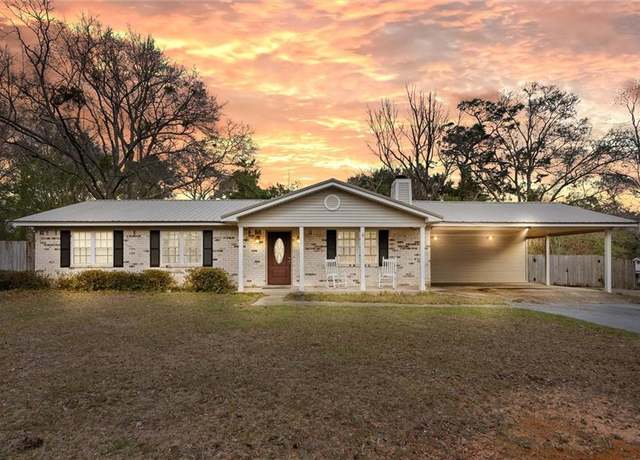 Property at 5900 Couton Dr, Mobile, AL 36693, 5 beds, 3 baths