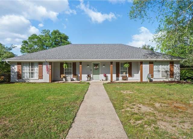Property at 1213 Edinburgh Ct, Mobile, AL 36609, 3 beds, 2.5 baths