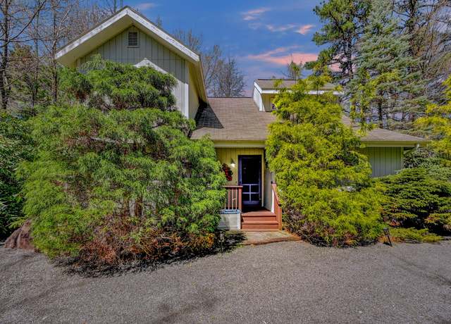 Property at 264 Tanglewood Dr, Pocono Pines, PA 18350, 4 beds, 2.5 baths