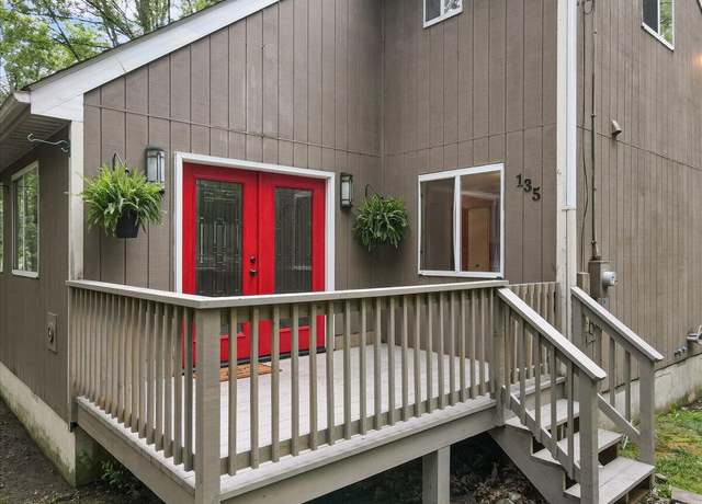 Property at 135 Tumble Ct, East Stroudsburg, PA 18302, 3 beds, 1.5 baths