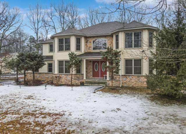 Property at 107 Gollum Ln, Tamiment, PA 18371, 4 beds, 3 baths
