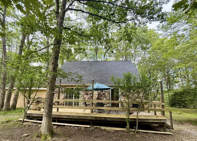 Property at 41 Pinoak Dr, Jim Thorpe, PA 18229, 3 beds, 1.5 baths