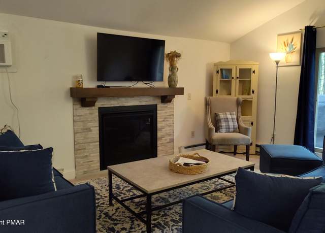Property at 321 Stroud Ct, Pocono Lake, PA 18347, 2 beds, 1 bath