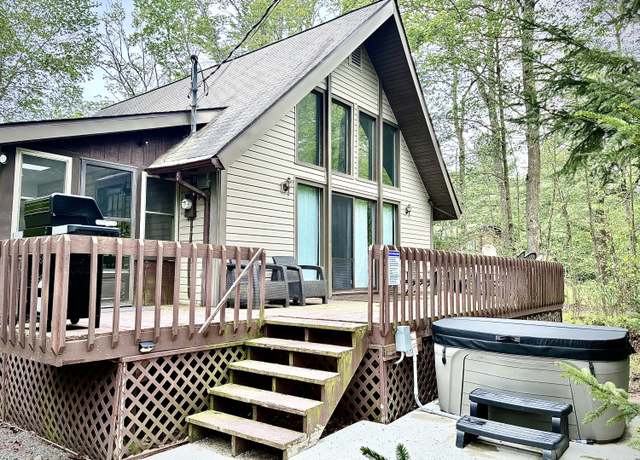 Property at 102 King Arthur Rd, Pocono Lake, PA 18347, 3 beds, 2 baths