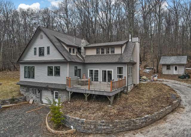 Property at 141 Old River Rd, Thornhurst, PA 18424, 4 beds, 3.5 baths