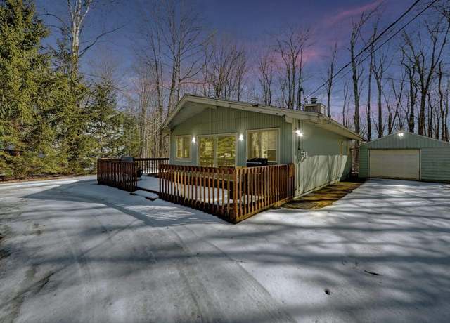 Property at 1516 Beech Spring Dr, Pocono Pines, PA 18350, 3 beds, 2 baths