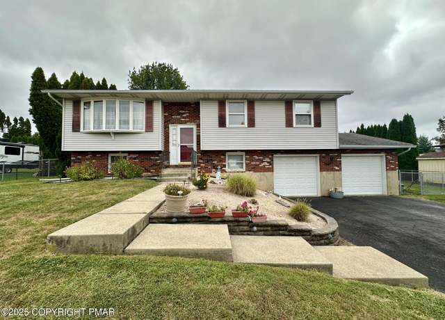 Property at 3655 Pheasant Ln, Bethlehem, PA 18020, 3 beds, 1.5 baths