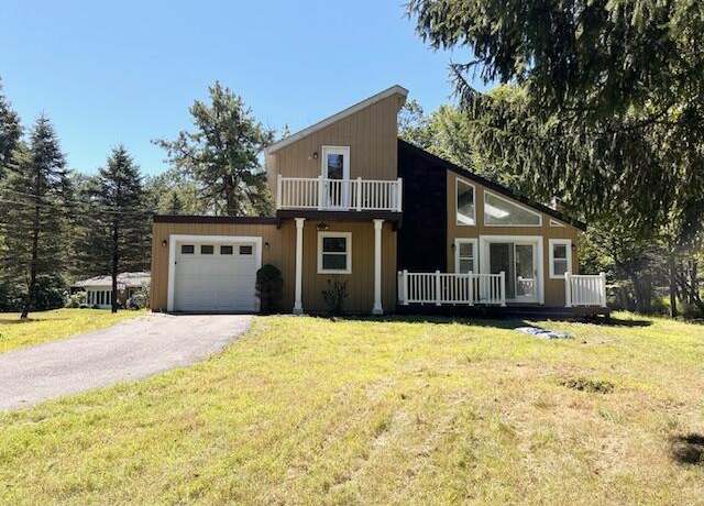Property at 2233 Vista Cir, East Stroudsburg, PA 18302, 3 beds, 2 baths