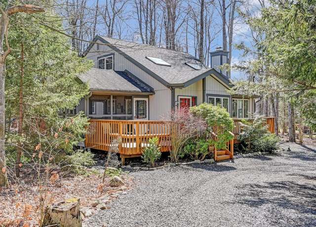 Property at 1527 Crestview Ln, Pocono Pines, PA 18350, 3 beds, 2 baths