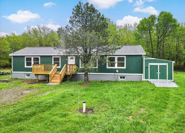 Property at 7 Eagle Ct, Lake Ariel, PA 18436, 4 beds, 3 baths