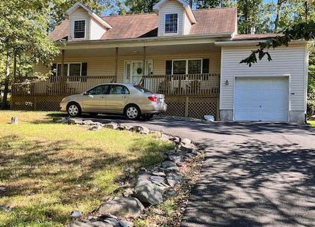 Property at 161 Dunchurch Dr, Bushkill, PA 18324, 4 beds, 2 baths