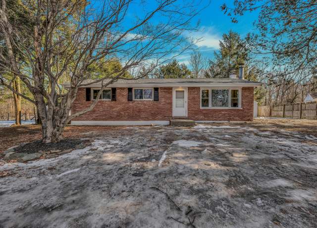 Property at 1011 Tobyhanna Rd, Gouldsboro, PA 18424, 3 beds, 1 bath