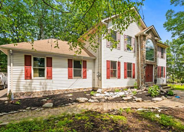Property at 60 Arbutus Ln, East Stroudsburg, PA 18302, 3 beds, 2.5 baths