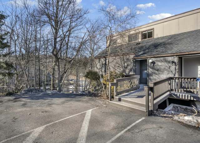 Property at 63 Slalom Way, Tannersville, PA 18372, 3 beds, 3.5 baths
