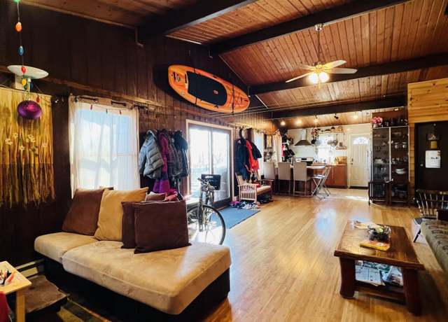 Property at 214 Mockingbird Ct, Bushkill, PA 18324, 3 beds, 1 bath