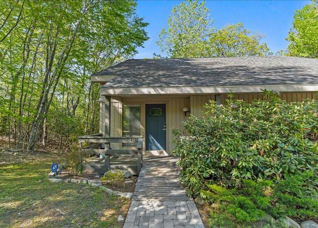 Property at 19 Ski Side Dr, Tannersville, PA 18372, 4 beds, 2.5 baths