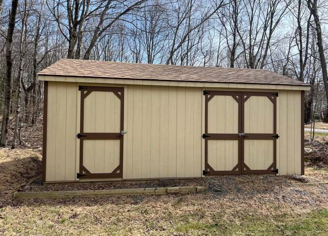 Property at 104 Thornberry Ln, Blakeslee, PA 18610, 3 beds, 2.5 baths