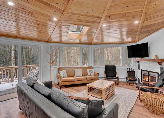Property at 2326 Hillcrest Dr, Pocono Pines, PA 18350, 3 beds, 3 baths