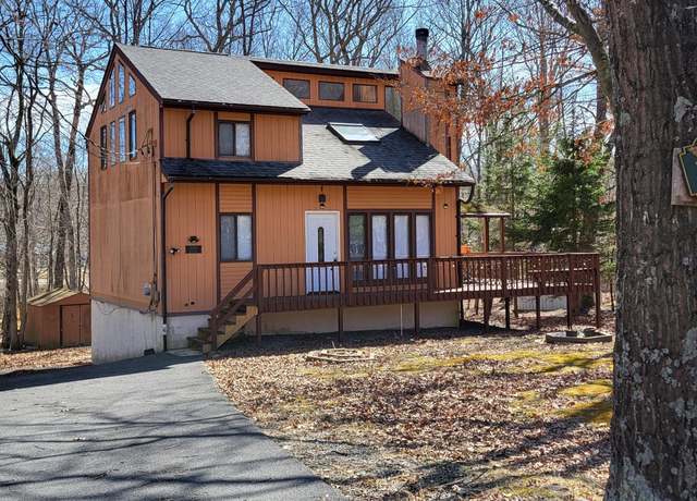 Property at 3221 Windermere Dr, Bushkill, PA 18324, 4 beds, 2 baths
