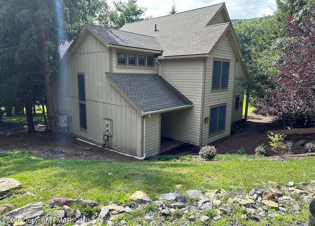 Property at 412 Hickory Dr, Tannersville, PA 18372, 3 beds, 2 baths