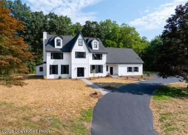 Property at 128 Manor Dr, East Stroudsburg, PA 18301, 5 beds, 3.5 baths