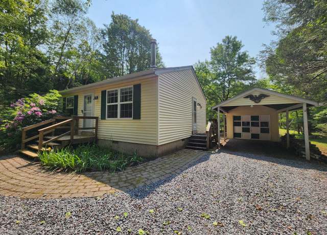 Property at 9 Theocritus Cir, Albrightsville, PA 18210, 3 beds, 1 bath