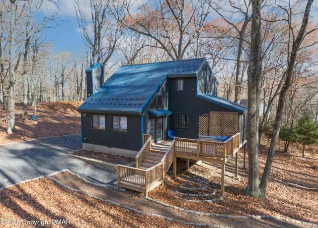 Property at 226 Robin Ct, Bushkill, PA 18324, 3 beds, 2 baths