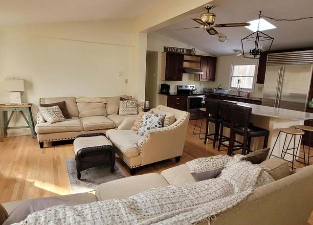 Property at 139 Eliot Ln, Albrightsville, PA 18210, 3 beds, 1 bath