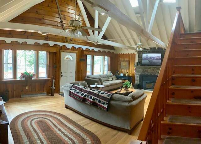 Property at 14 Birchwood Rd, Lake Harmony, PA 18624, 5 beds, 3 baths