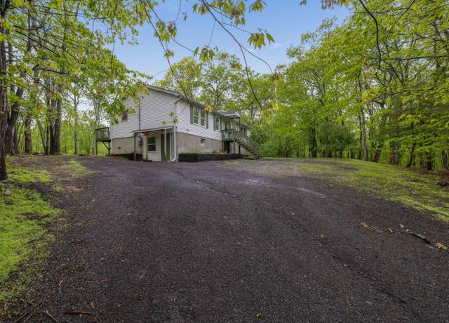 Property at 198 Castle Dr, East Stroudsburg, PA 18302, 5 beds, 3 baths