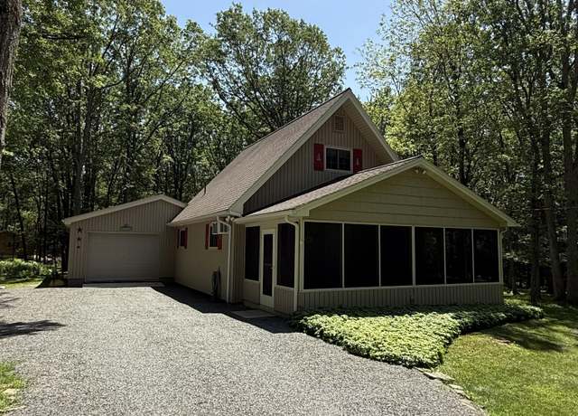 Property at 20 Pool Dr, Jim Thorpe, PA 18229, 3 beds, 1.5 baths