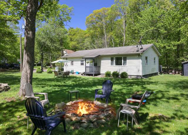 Property at 418 Leander Rd, East Stroudsburg, PA 18302, 3 beds, 2 baths