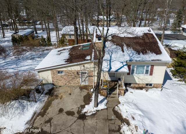 Property at 1262 Lexington Ave, Pocono Summit, PA 18346, 4 beds, 2.5 baths