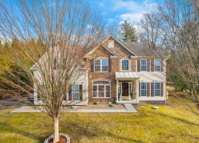 Property at 246 Daffodil Dr, East Stroudsburg, PA 18301, 5 beds, 3.5 baths
