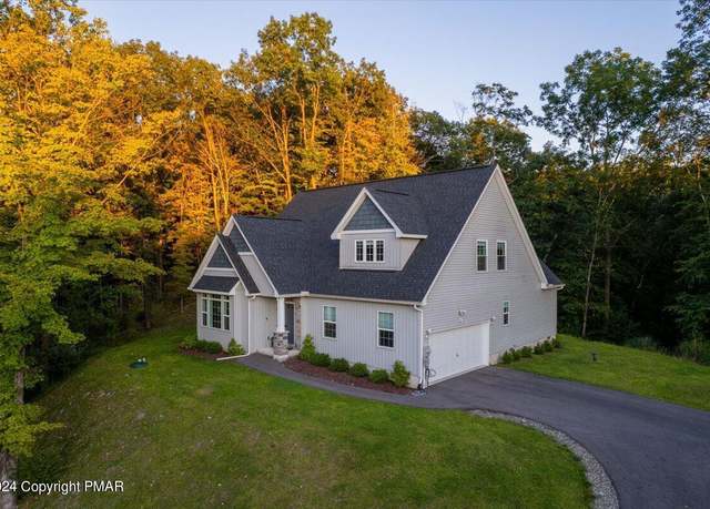 Property at 304 Reagan Dr, East Stroudsburg, PA 18301, 4 beds, 2.5 baths
