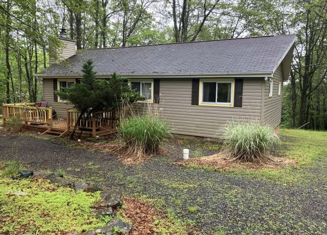 Property at 12 Chickadee Ln, Albrightsville, PA 18210, 3 beds, 1 bath
