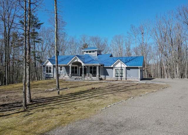 Property at 115 Ridgewood Ln, Hawley, PA 18428, 3 beds, 3 baths