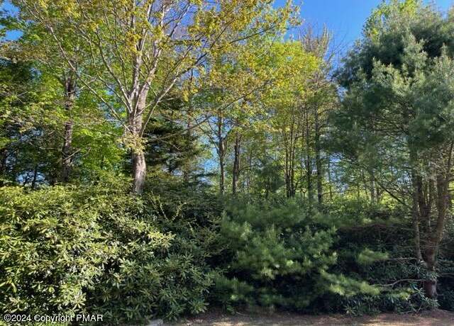Property at 10 Brookside Dr, Pocono Pines, PA 18350