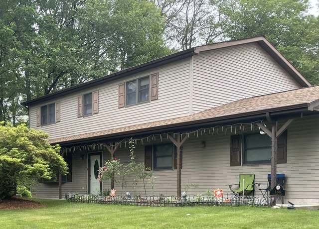 Property at 166 Tanbark Ln, Tannersville, PA 18372, 4 beds, 2.5 baths