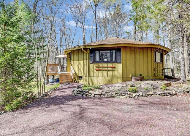 Property at 1542 Crestview Ln, Pocono Pines, PA 18350, 2 beds, 2 baths